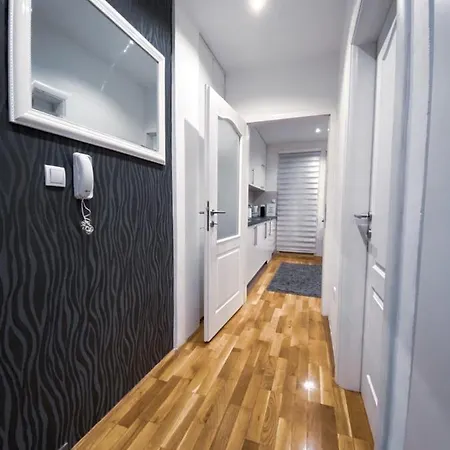 Apartman Stan Na Dan Nina - Centar *